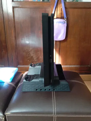 PS4 SLIM 1TB CON MANDO+VENTILADOR SOPORTE+JUEGOS