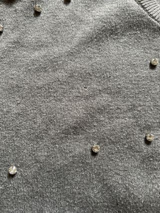 Jersey Stradivarius gris con pedrería T.M,