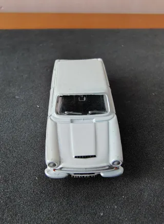 Coche a escala H0 1/76 Ford Cortina Oxford