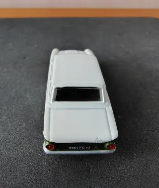 Coche a escala H0 1/76 Ford Cortina Oxford