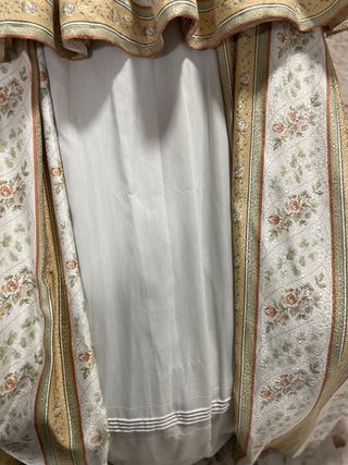 Cortinas de tela beige y verde