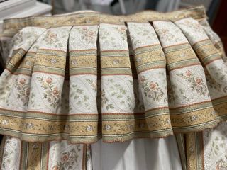 Cortinas de tela beige y verde