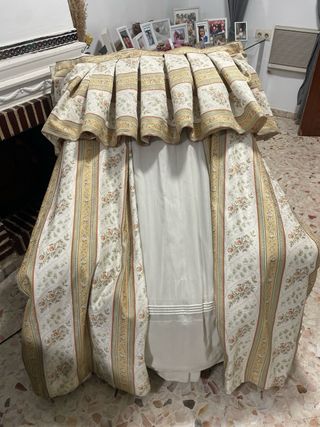 Cortinas de tela beige y verde