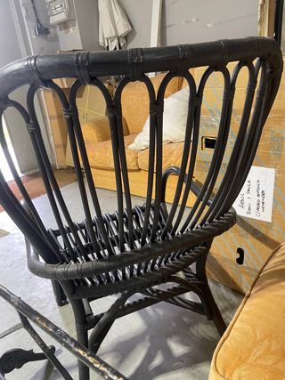 Sillón de mimbre negro