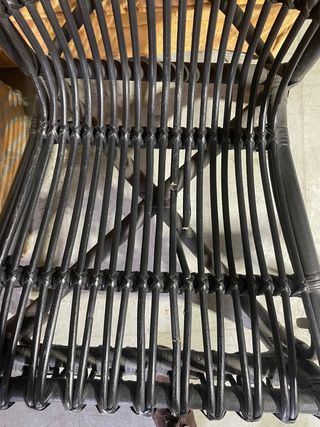 Sillón de mimbre negro