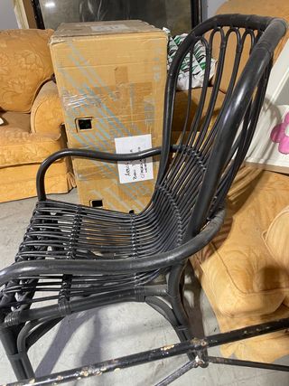 Sillón de mimbre negro