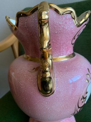 Jarrón de porcelana rosa y dorado