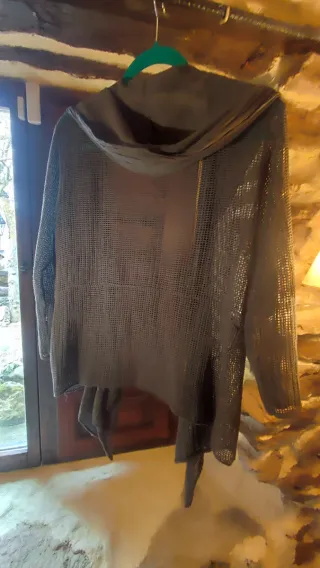 Chaqueta calada capucha bimateria