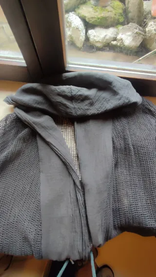 Chaqueta calada capucha bimateria