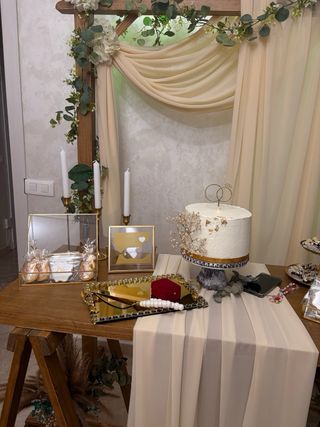 Alquiler de Mesa Decorativa de Madera + vajillas