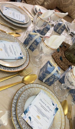 Alquiler de Mesa Decorativa de Madera + vajillas