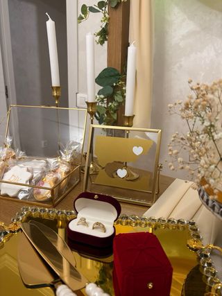 Alquiler de Mesa Decorativa de Madera + vajillas