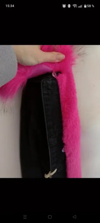 Chaqueta tejana con pelo fucsia