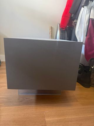 Mueble bajo TV efecto mármol y madera