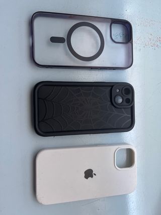 Funda móvil IPhone 13,14 Blanca 2€ Morada 4€ Negra