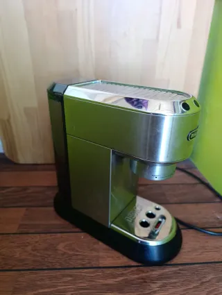 Macchina da caffè DeLonghi Dedica