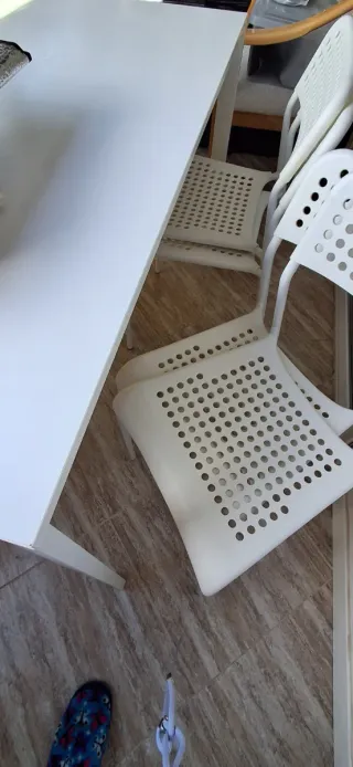 Mesa y 4 Sillas IKEA Blancas