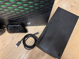 Xbox Series X Console + Cuffie Fnatic areact