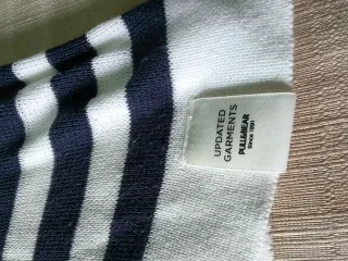 T-shirt Pull&Bear a righe blu e bianco