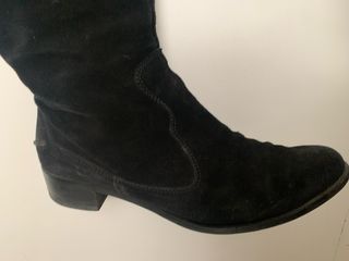 Botas altas negras de ante de piel