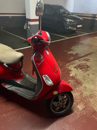 Vespa Lx50 Roja