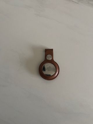 Apple Airtag con funda de cuero