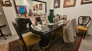 Mueble comedor madera y cristal con espejo