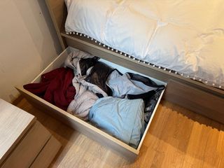 Juego Cama y Mesitas Madera