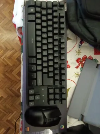 Teclado Gaming Trust con Ratón Inalámbrico