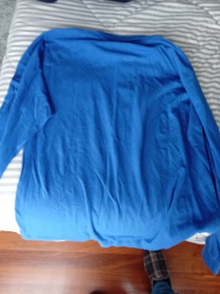 5 Polo azul con logo