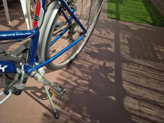 Bicicleta Híbrida Azul Metalizado