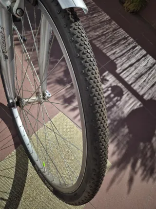 Bicicleta Híbrida Azul Metalizado