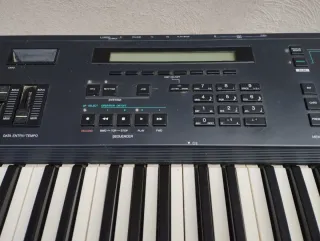 Sintetizador Teclado Yamaha V50