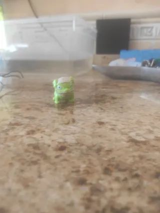 Perro zombie plástico con vendas