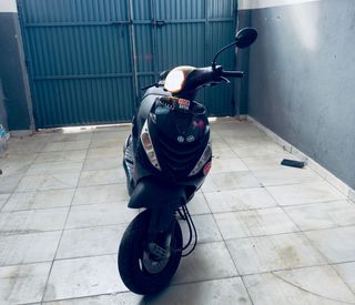 Piaggio Zip Scooter Automática Negra/Gris