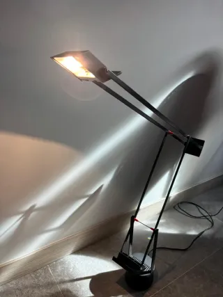 Lámpara Artemide Tizio Diseño