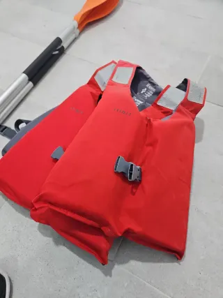 Kit Kayak: Remos y 2 Chalecos Salvavidas