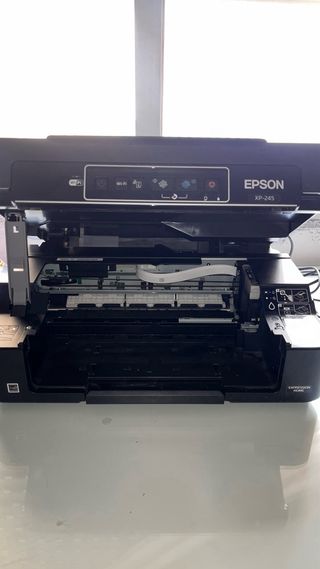 Impresora Epson Negra + 3 cartuchos de colores