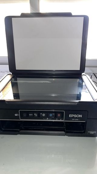 Impresora Epson Negra + 3 cartuchos de colores
