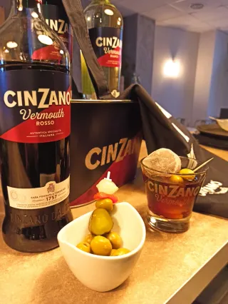 Traspaso de cafetería con amenización musical