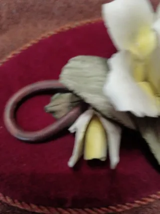 Medaglione Velluto con rosa Capodimonte. Anno 60