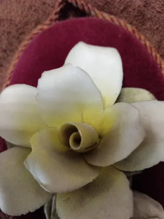 Medaglione Velluto con rosa Capodimonte. Anno 60