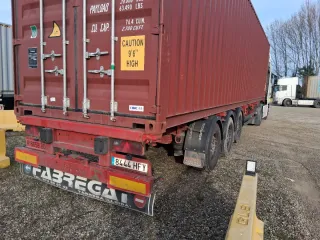 Semirremolque porta contenedores y cisternas