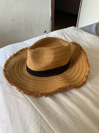 Sombrero de paja con cinta negra