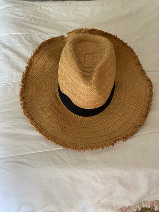 Sombrero de paja con cinta negra