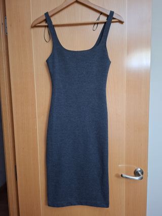 Vestido ajustado gris Zara