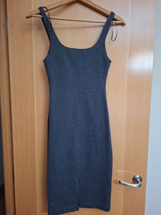 Vestido ajustado gris Zara