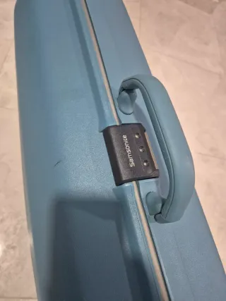 Maleta Roja con Ruedas y Asa Azul