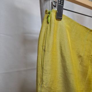 Pantalón satinado verde lima