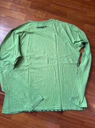 Camiseta Desigual verde con estampado